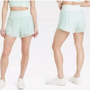 NWT All in Motion Women's 2-in-1 Mint Athletic Shorts
Quick dry